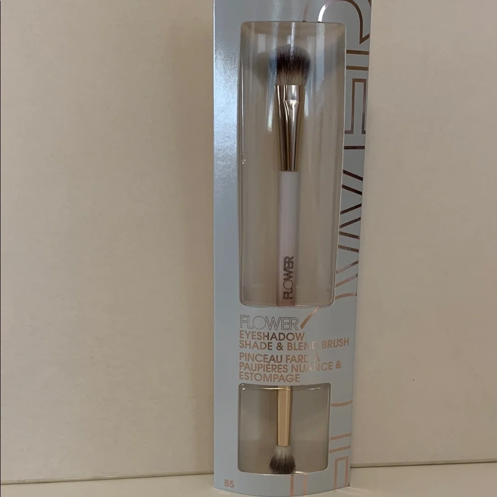 Flower Eyeshadow Shade And Blend Brush Dual Ended Design Two Brushes In One